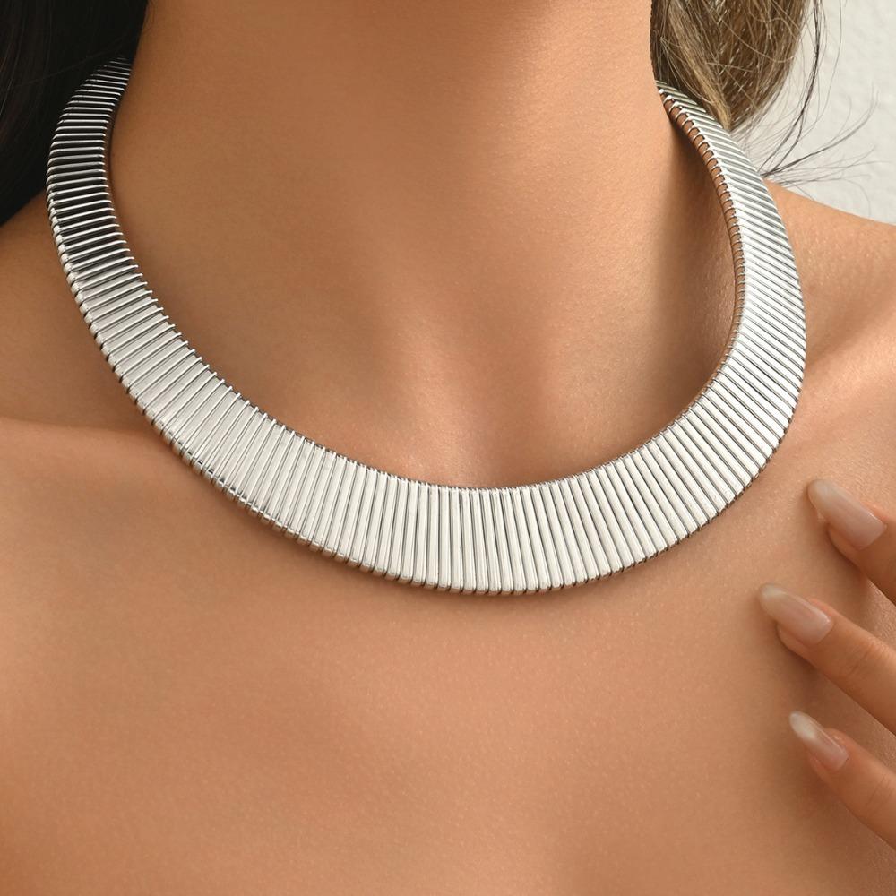 Exaggerated Personality Geometry Gold Color Striped Metal Wide Plain Circle Necklace for Women Hip-hop Fashion Chokers Jewelry