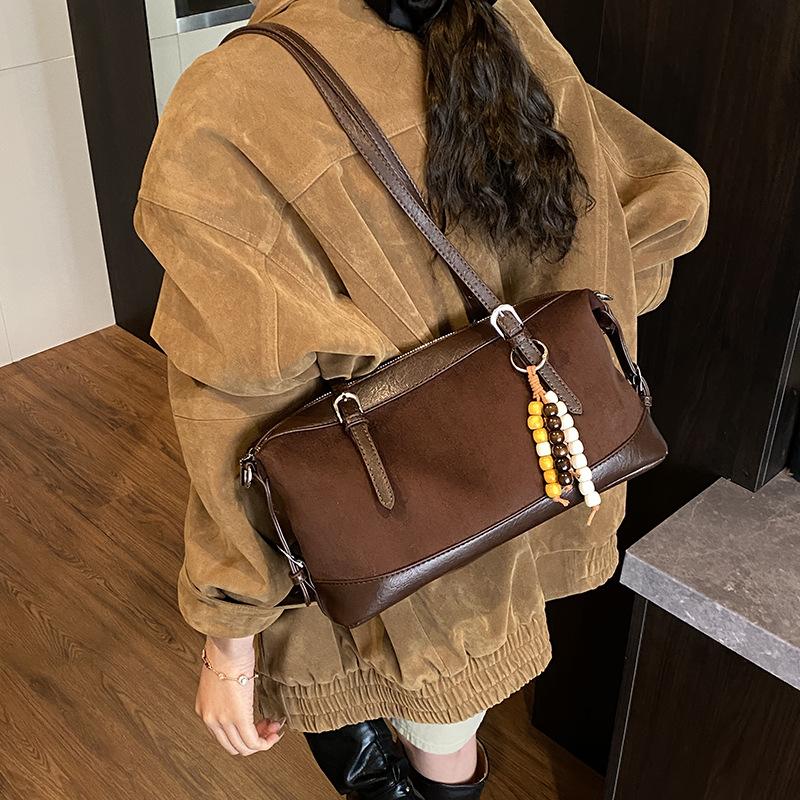 Frosted retro small bag women's autumn and winter 2025 new niche design messenger bag popular ins portable pillow bag