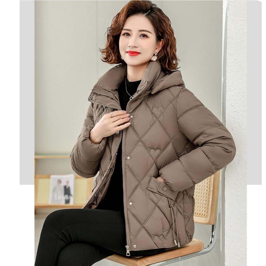 

Женская короткая куртка с толстой подкладкой для среднего и пожилого возраста, большого размера, с капюшоном, осенне-зимняя, с темпераментом XXXXL света кофе