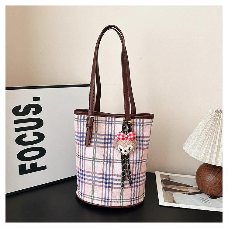 Korean version niche design plaid bucket bag women's bag 2025 new casual fashion shoulder bag commuter armpit bag