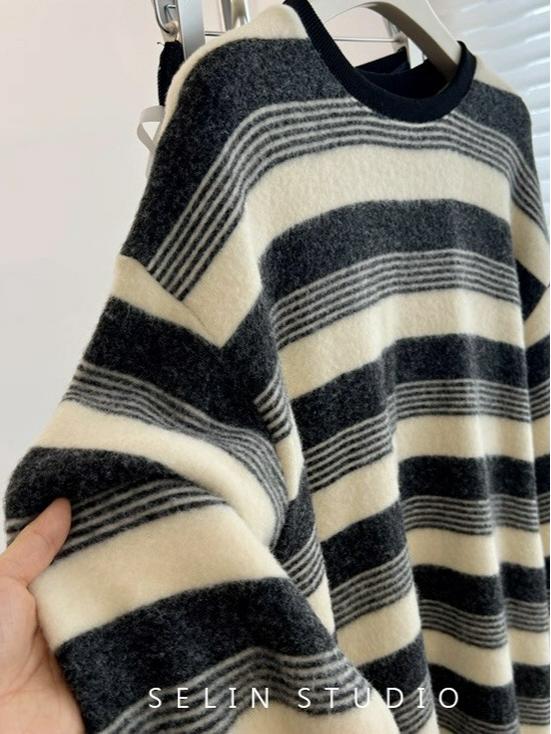 Women's Retro Striped Knit Long-Sleeve T-Shirt - Age-Defying, Loose Fit, Autumn/Winter Base Layer, Casual Style.