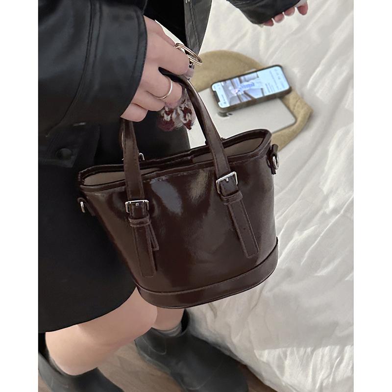 

Высококачественные красные сумки для женщин в стиле ретро, модная портативная сумка-ведро, новые повседневные универсальные сумки через плечо для поездок на работу (20cm<Max Length<30cm)