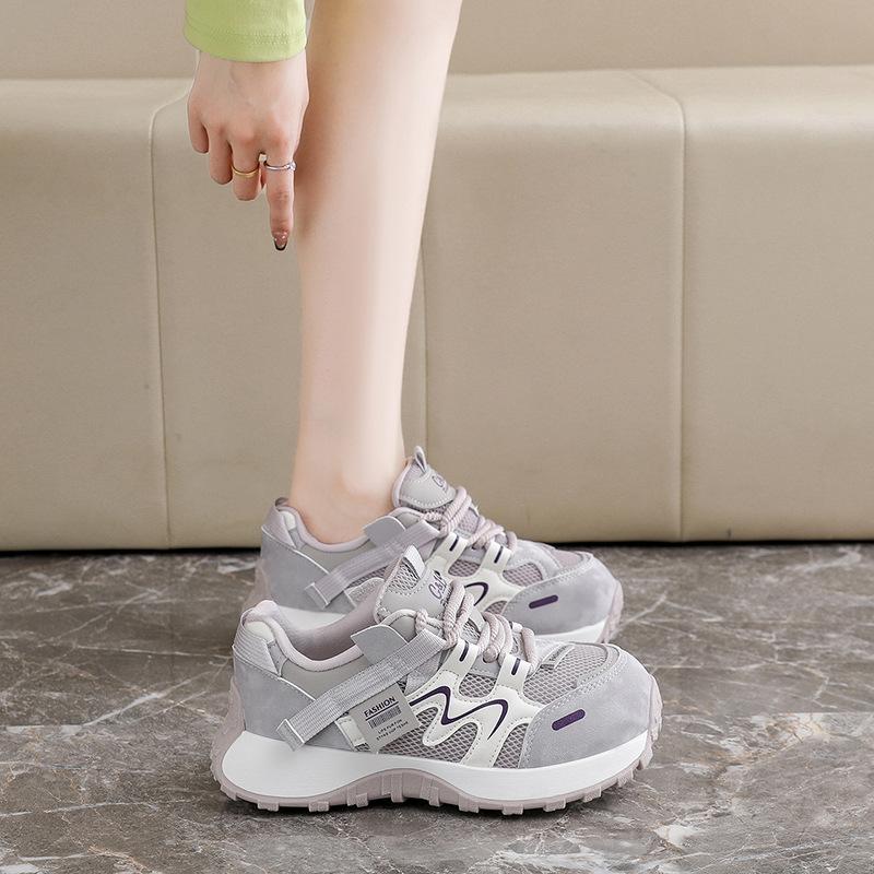 New Korean Style Sneakers for Female Students with Thick Soles, Trending on Instagram, Available in Spring