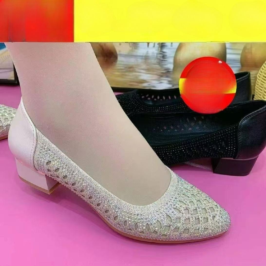 

Женские сандалии из натуральной мягкой кожи с полым плетением и стразами, летние, с открытым носком, мягкой подошвой, на низком каблуке, для работающих женщин среднего возраста EU34/CN35 бежевый