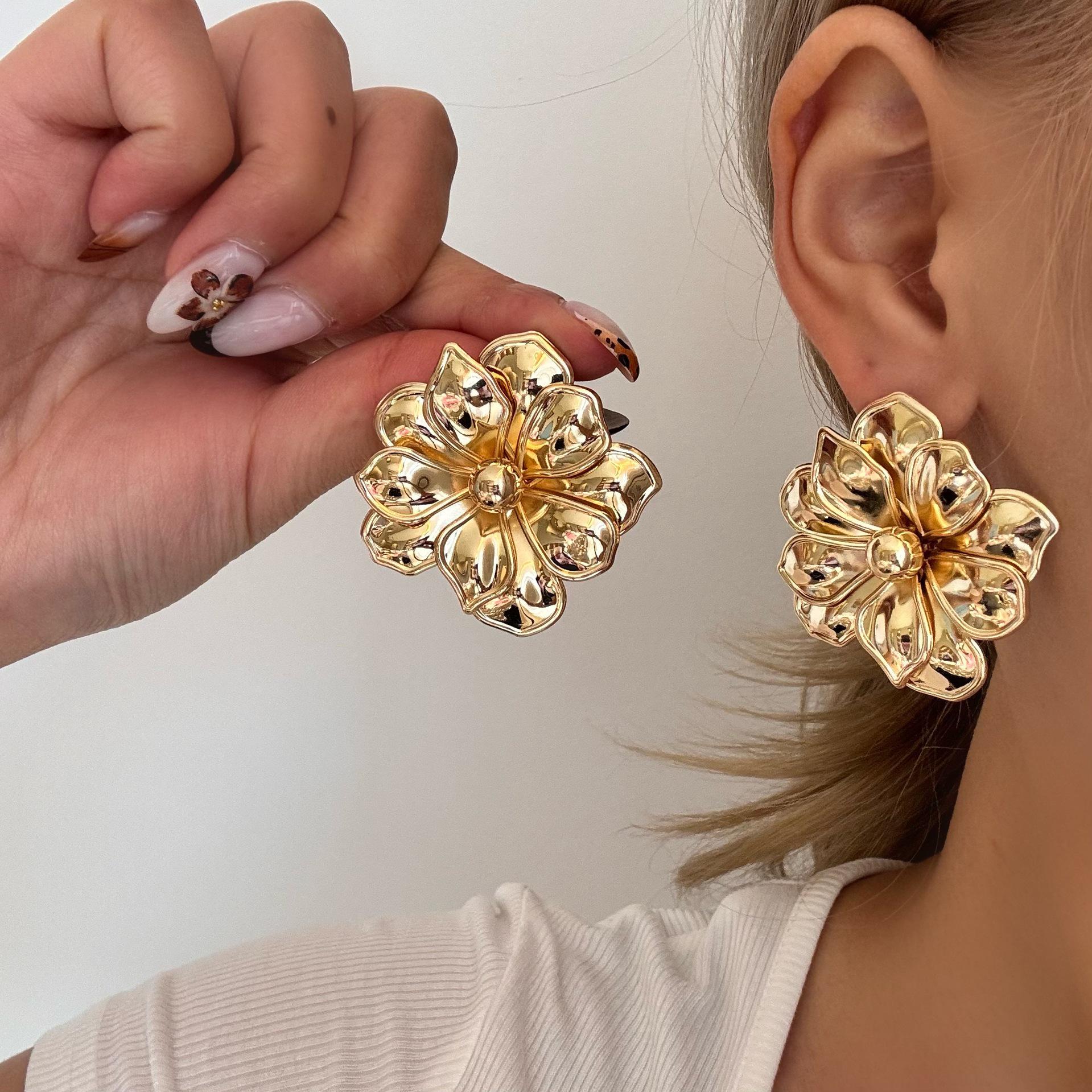 High-End European & American Gold Geometric Floral Stud Earrings for Women - Trendy Luxury Ear Jewelry