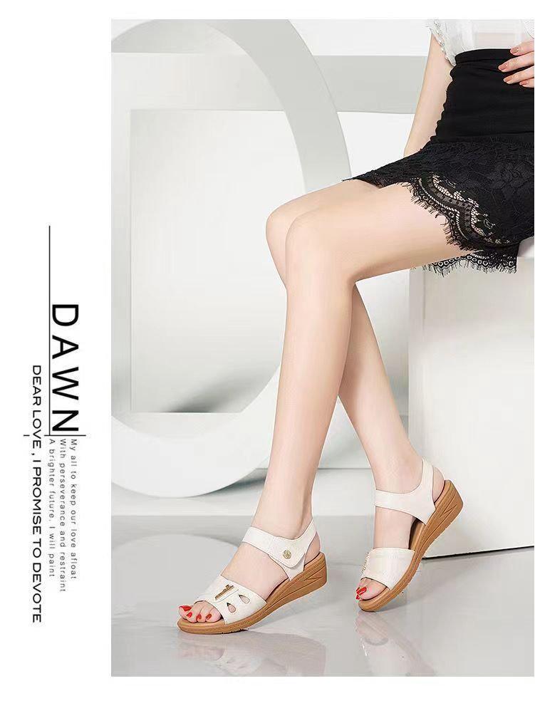 Sandálias de Plataforma Femininas Versáteis da Moda 2025: Sola Macia Antiderrapante para Estilo de Verão