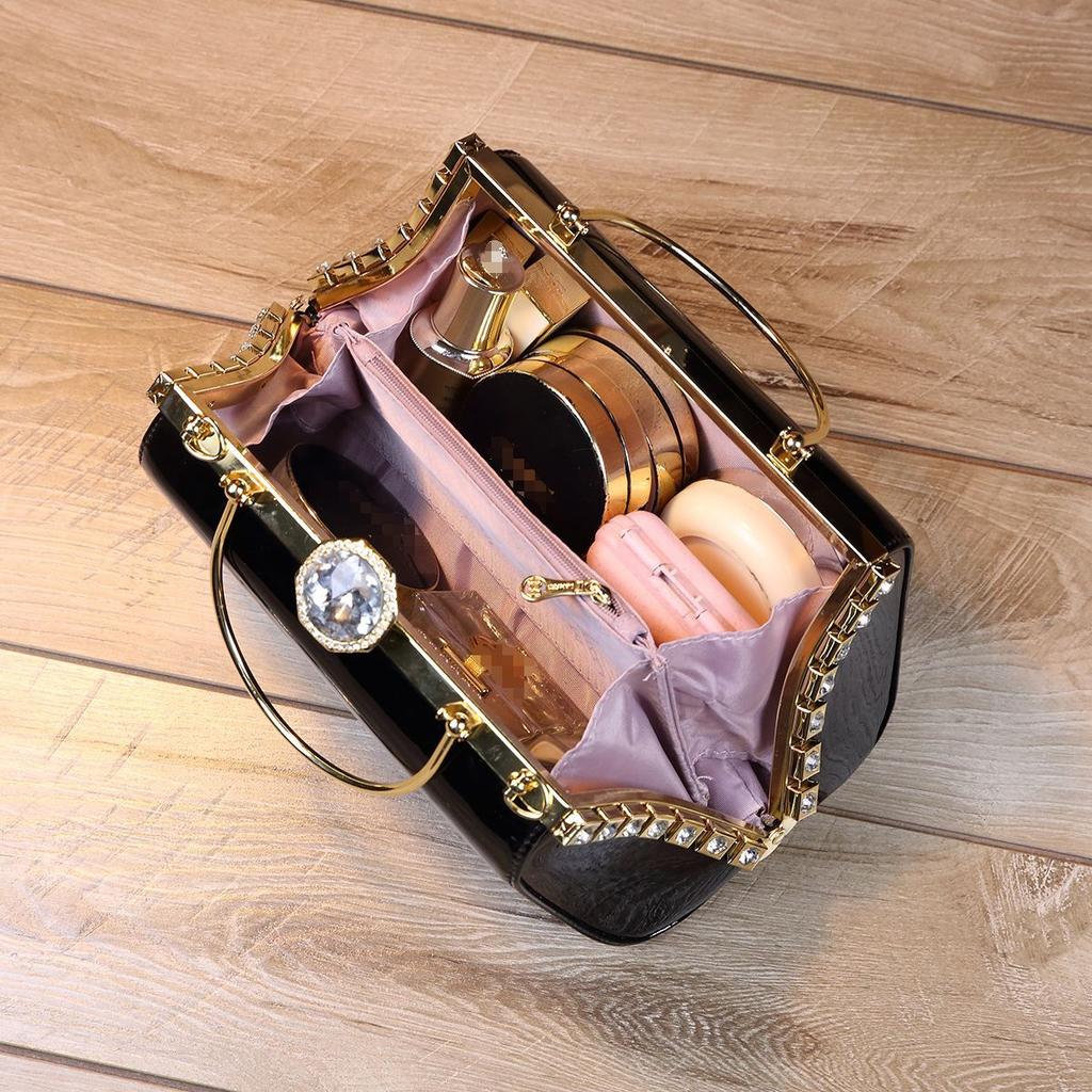 2025 New Patent Leather Bag Trendy Clip Chain Middle-aged Women's Bag Fashion Versatile Single Shoulder Crossbody Underarm Women's Bag