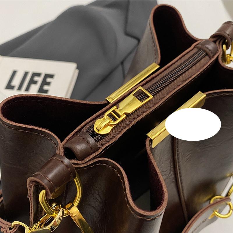 Mode Kvinnor Läder Handväska Dam 2025 Lyxig Designer High-end Textur All-match Crossbody Axelväska Retro Pendlar Messenger Bag