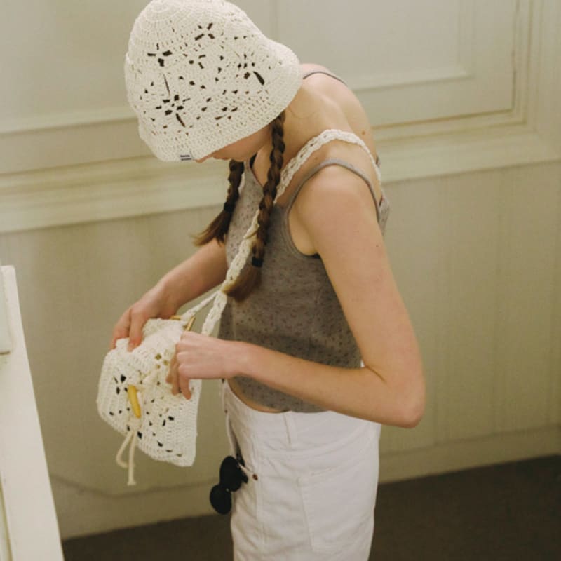 

DANCING GRANDMA FLAP BUCKET : IVORY IVORY