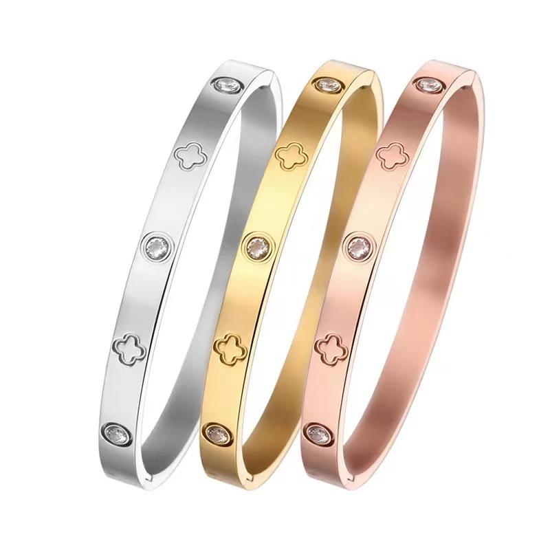 European  American Versatile Four-Leaf Clover Diamond-Inlaid Bracelet - Simple, Fashionable, Stainless Steel Design for Women. 18K серебряного браслета
