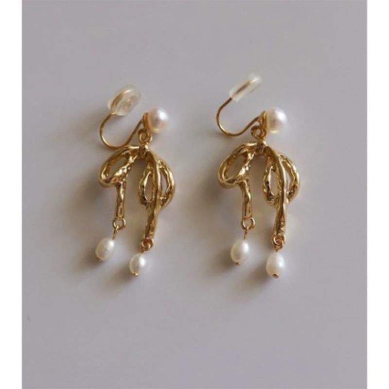 Sweet and cool personality natural freshwater pearl bow mosquito coil disc earclip temperament cold wind earrings women's stud earrings