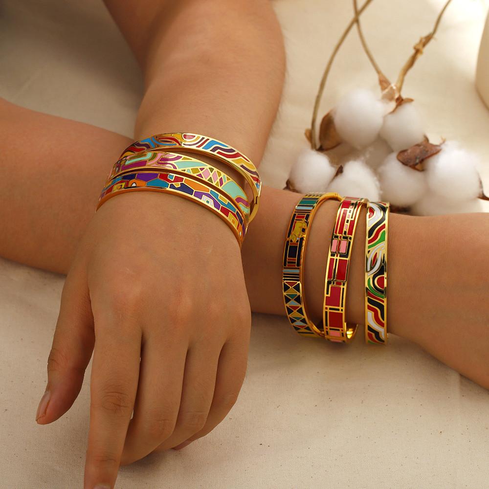 Modern Stainless Steel Cuff Bracelet With Engraved Pattern For Elegant Summer Style
