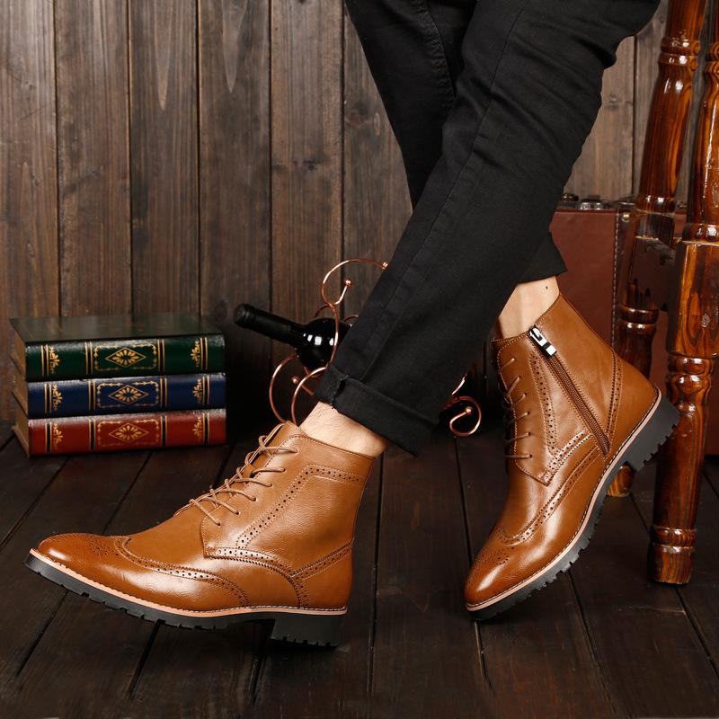 Aumento de botas masculinas estilo britânico tendência botas de couro esculpidas Brock sapatos de couro de cano alto botas Martin sapatos masculinos