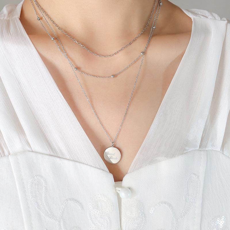 Korean-Style 18K Gold Plated Titanium Necklace: Fashionable Round Pendant & Exquisite Layered Choker for Women P681