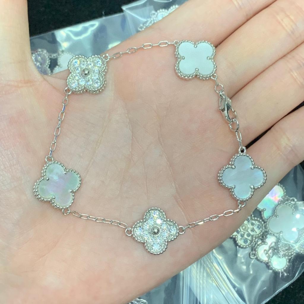 Bransoletka Koniczynka Czterolistna Pięciokwiatowa Mosiądz 18k Nieblaknąca Damska Chalcedon Laserowa Bransoletka