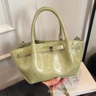 Large-capacity Bag Women's Spring and Summer Versatile 2025 New Casual Retro Messenger Bag Simple and Popular Portable Bucket Bag