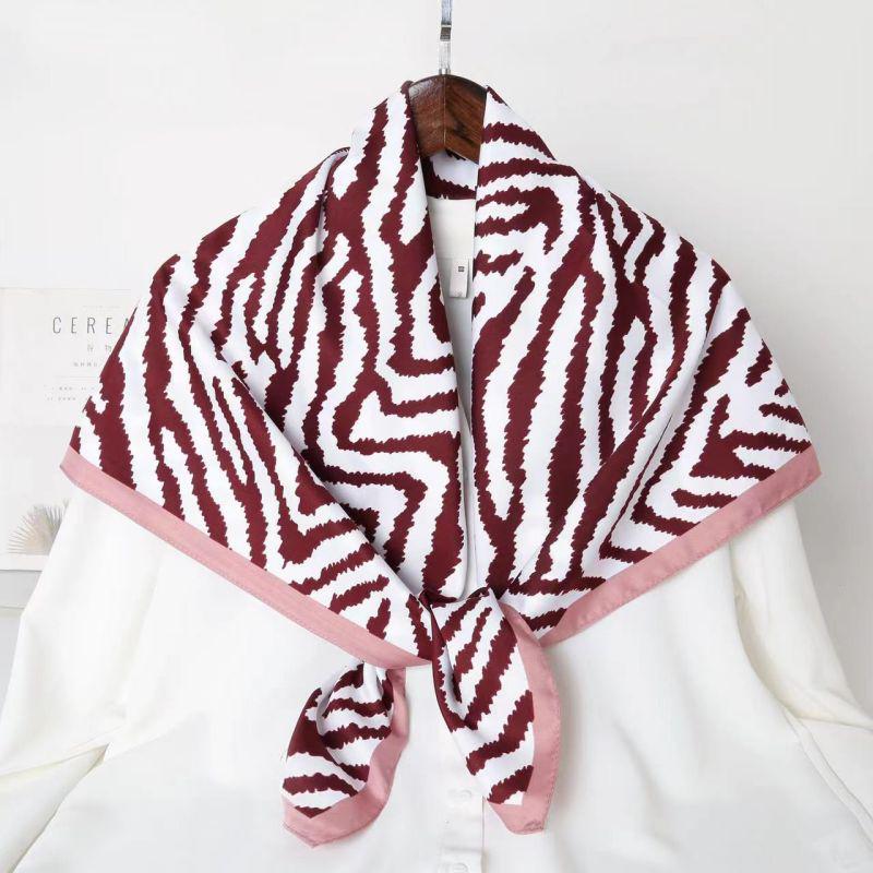 Black and White Animal Print Faux Silk Twill Scarf - 90x90CM Autumn/Winter Shawl for Women