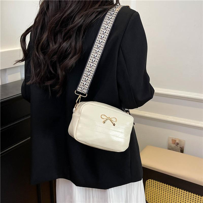 Süße lässige Schulter-Achseltasche 2025 neue einfache einfarbige Schleifen-Umhängetasche personalisierte kleine quadratische Tasche