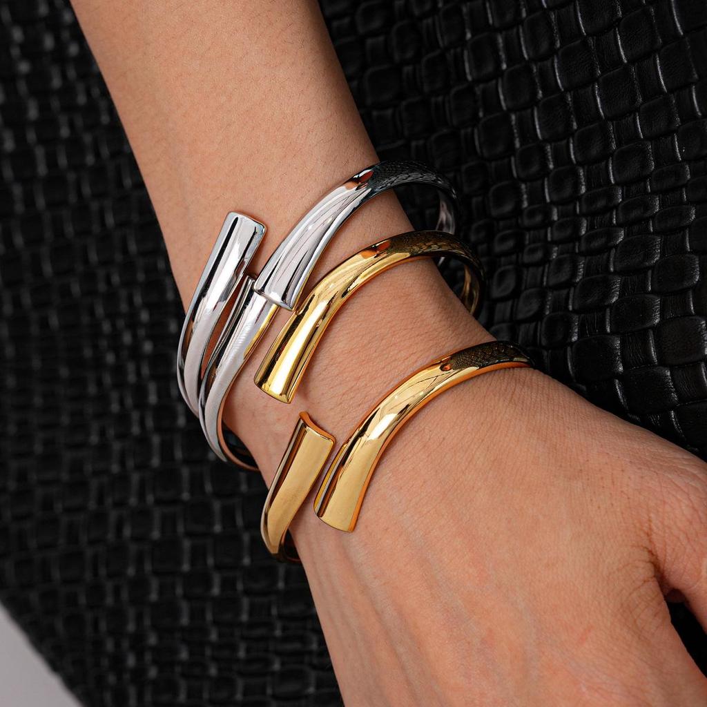 Polished Irregular Snake-Shaped Titanium Steel Bangle - European & American High-End Fashion Bracelet