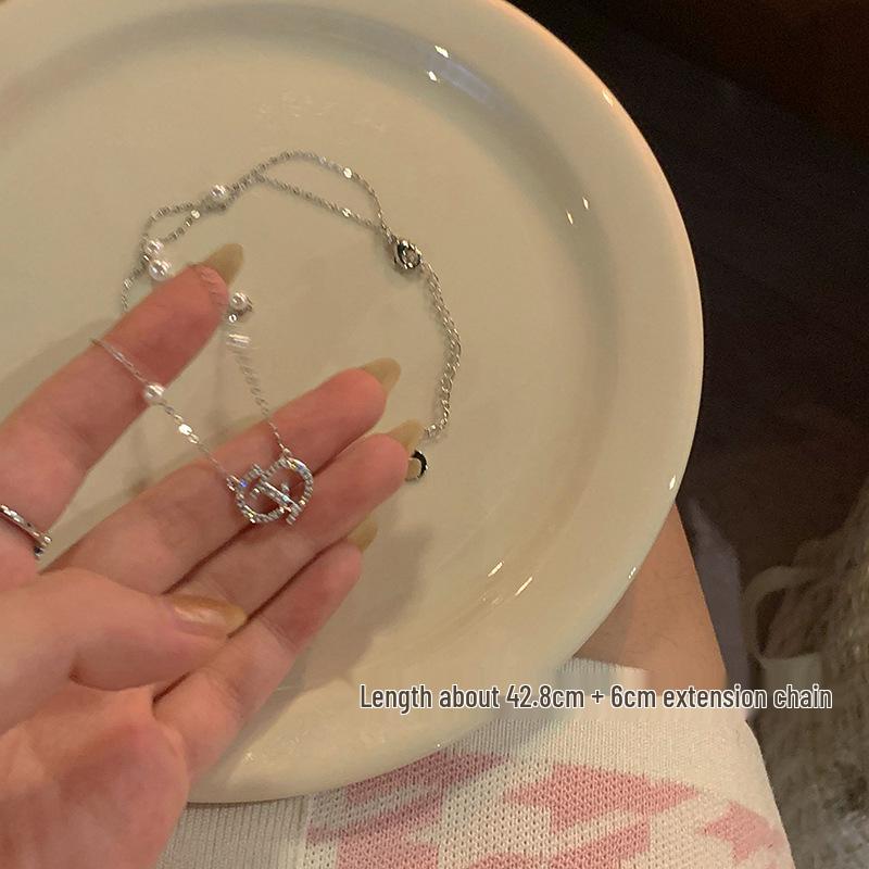 Women's Pearl Clavicle Necklace - Double Layer Letter Design Luxury Choker