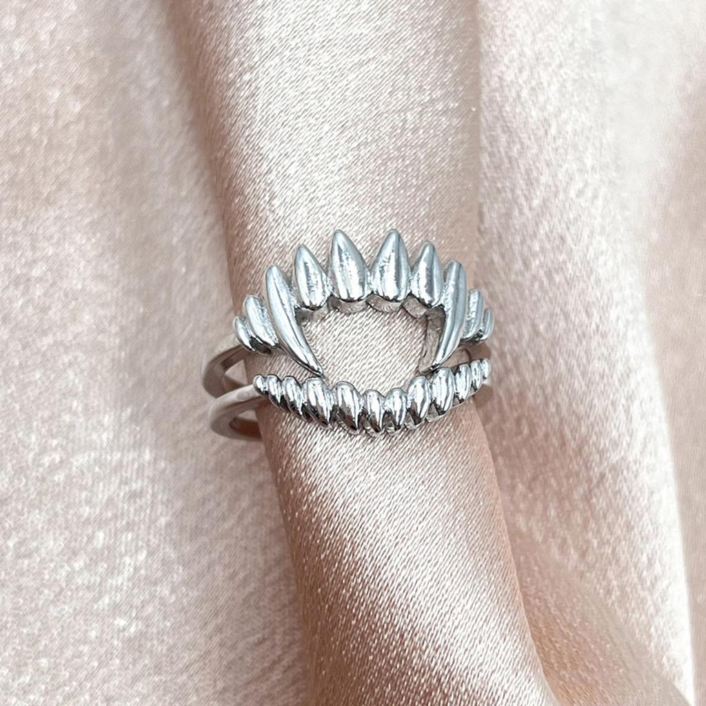 Unique Vampire Themed Split Rings Sturdy Alloy Comfort Fits Punk Styles Accessory for Men and Women Casual Wear