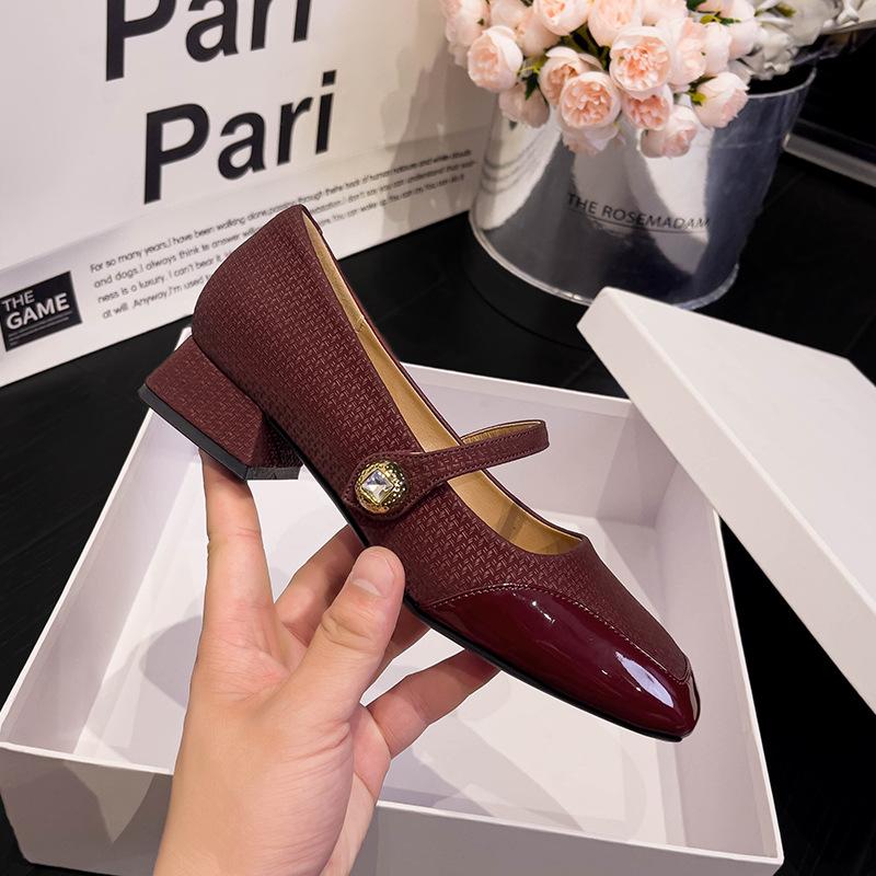 

French Mary Jane women s shoes spring and autumn 2025 new red low-heeled light-mouth single shoes one word with square head high heels 35 бордовый
