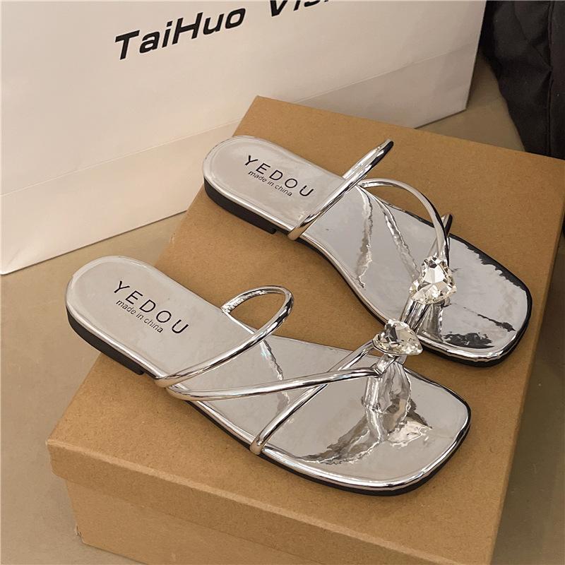 Square head rhinestone cover toe cool slippers female summer 2025 new low-heeled fairy wind with skirt beach cool slippers