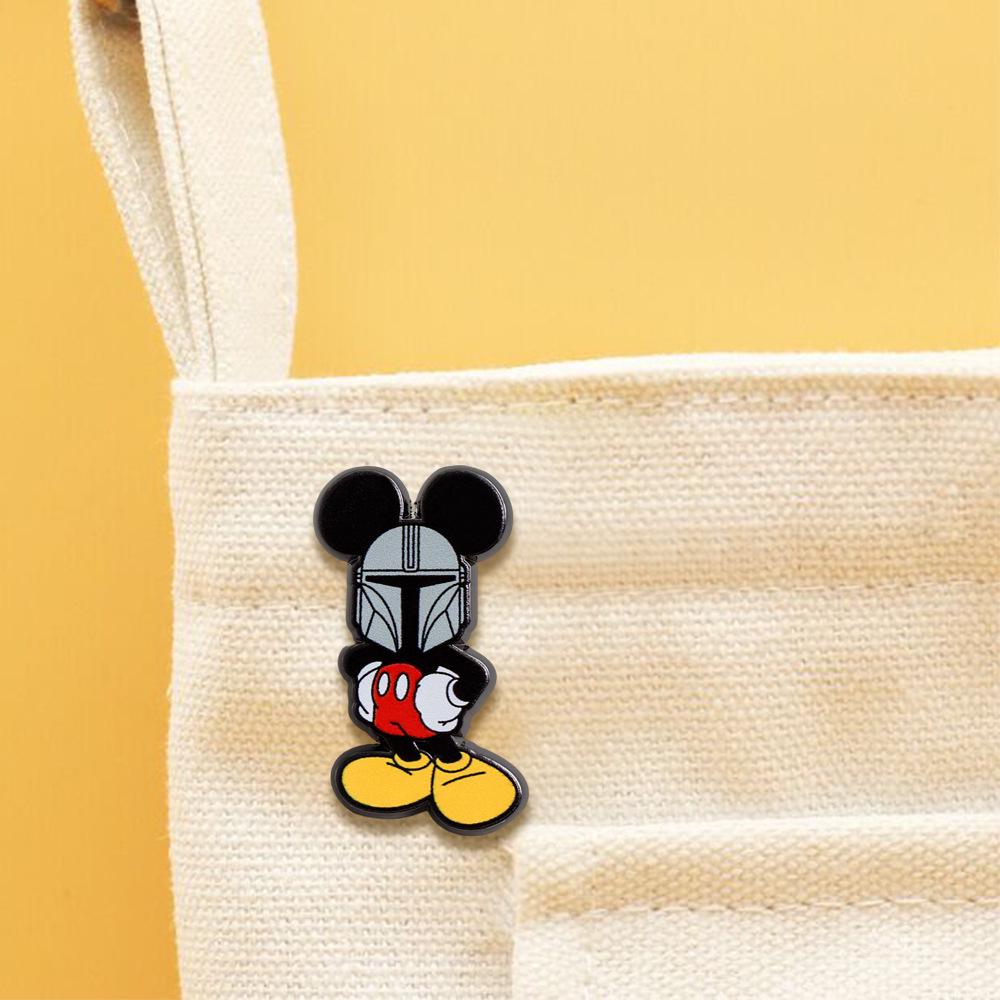 Fictional Character Badge: Sci-Fi Movie, Cartoon, & Fantasy Novelty Brooch