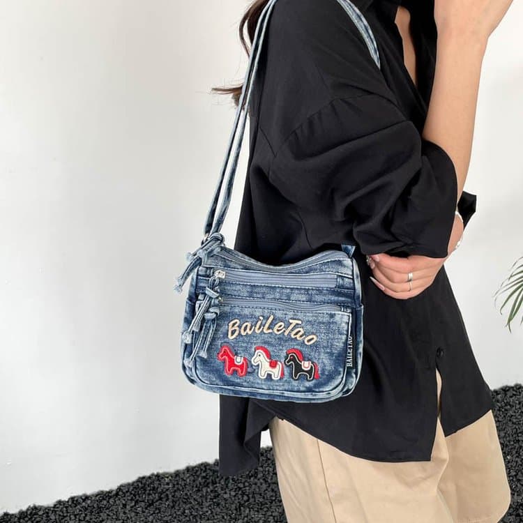 Borsa a tracolla da donna in denim con ricamo floreale