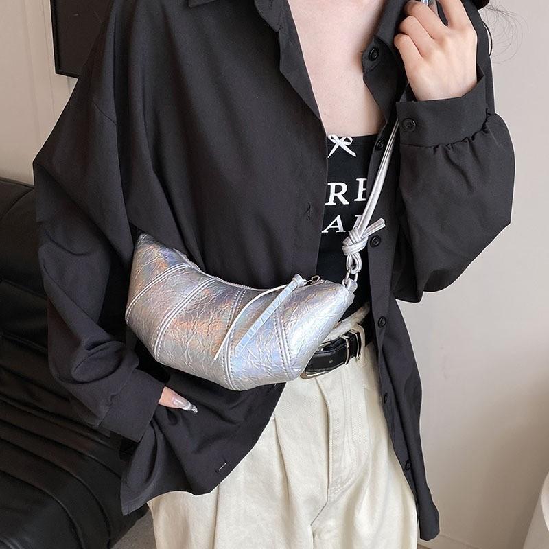 IELGY niche personalized fashion Spice Girl style simple and versatile dumpling bag, casual silver messenger bag