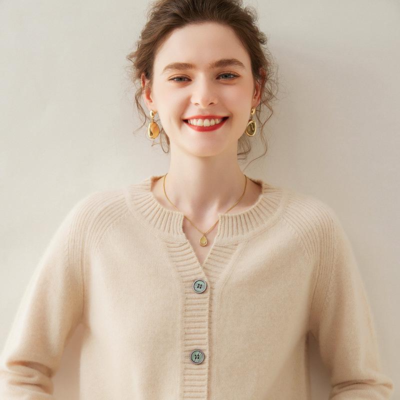 Autumn Women's Cashmere Cardigan: Long Sleeve, Thick & Loose, Gentle Style, Short Fashionable Single-Breasted Coat.