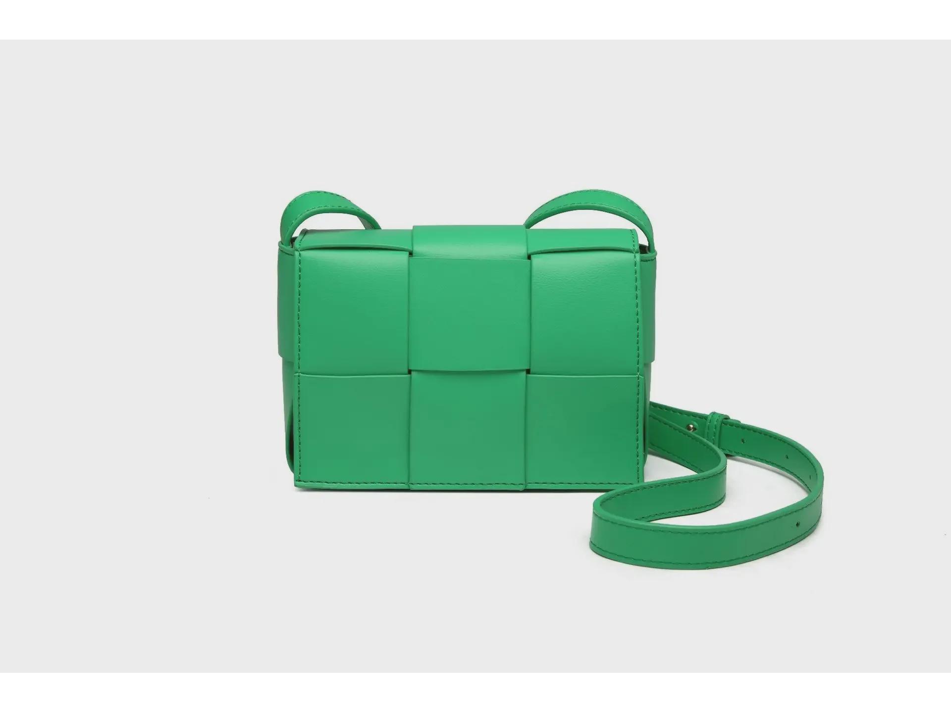 

Дизайнерська сумочка в корейському стилі: Трендова плетена сумка-месенджер на одне плече квадратної форми 17*7*12 cm зелений