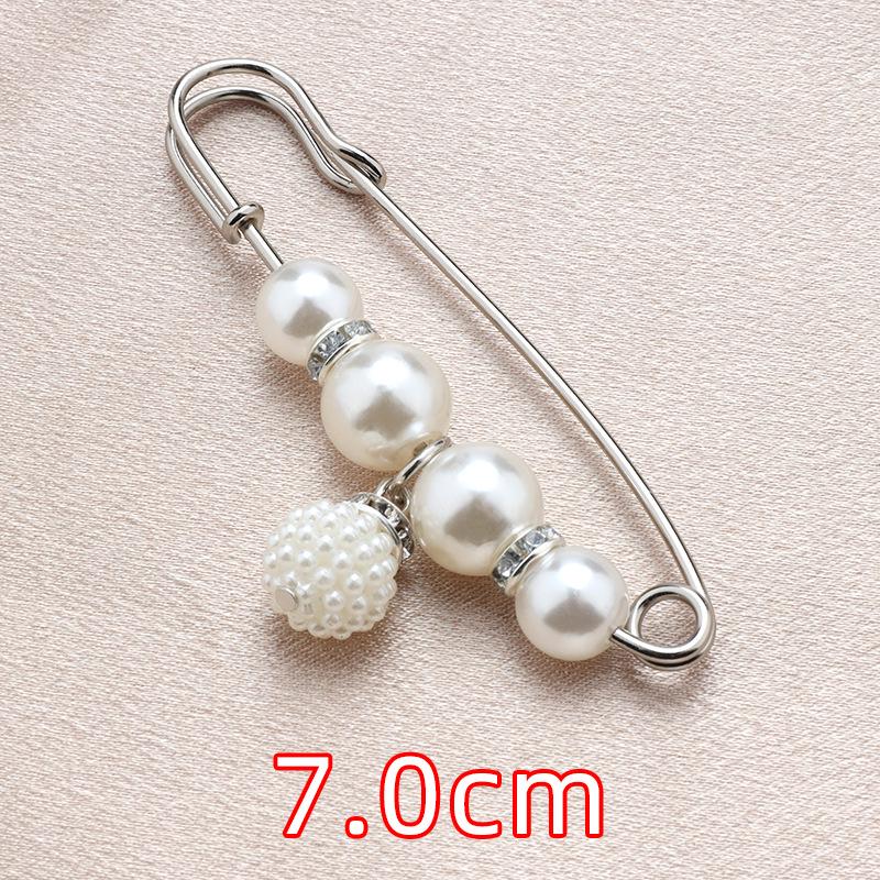 Waist-Cinching Pin: Transform Pants with This Anti-Exposure Brooch Accessory