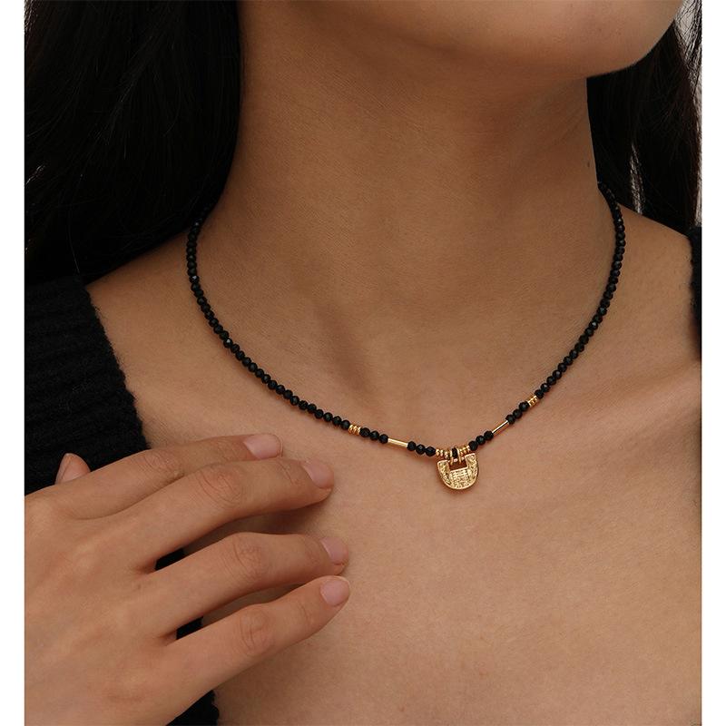 Elegant Retro Spinel Beaded Clavicle Necklace for Women