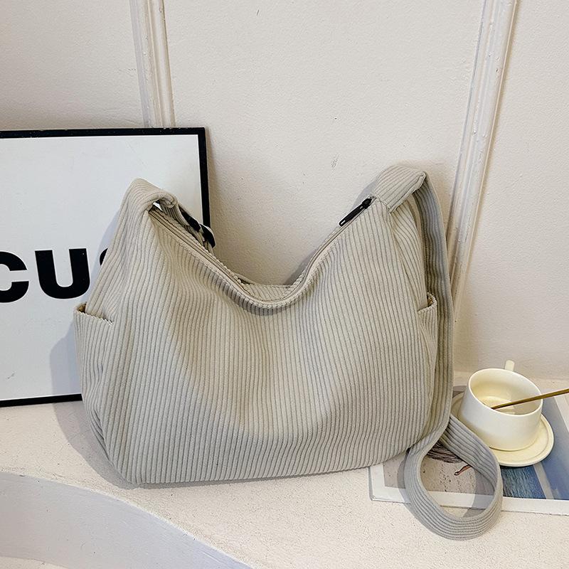 Autumn and winter new small fresh large-capacity shopping bag tote bag lazy wind shoulder Korean version of literary and leisure tote bag