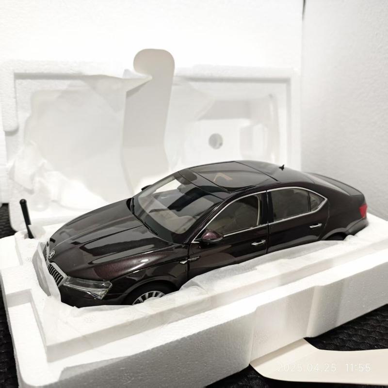 AAAIY1 Diecast 1/18 Size Skoda Model Car NEW SUPERB Alloy Car Model Skoda SUPERB Collection Display Hobby Original Box