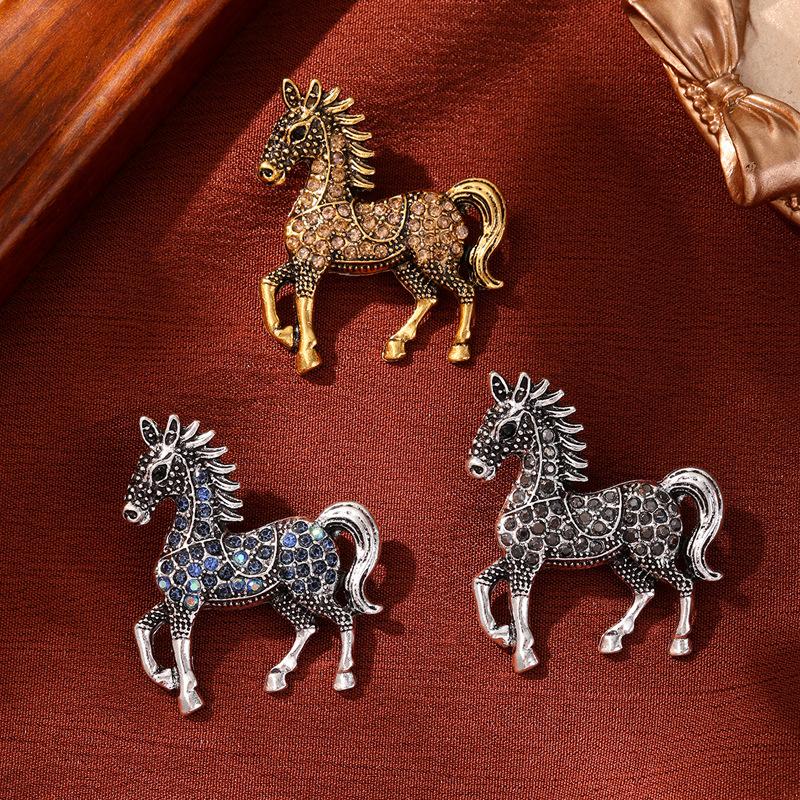 Classic Rhinestone Horse Brooches For Women Zodiac Animal Lapel Pins Casual Party Accessories New Year Gifts Friends
