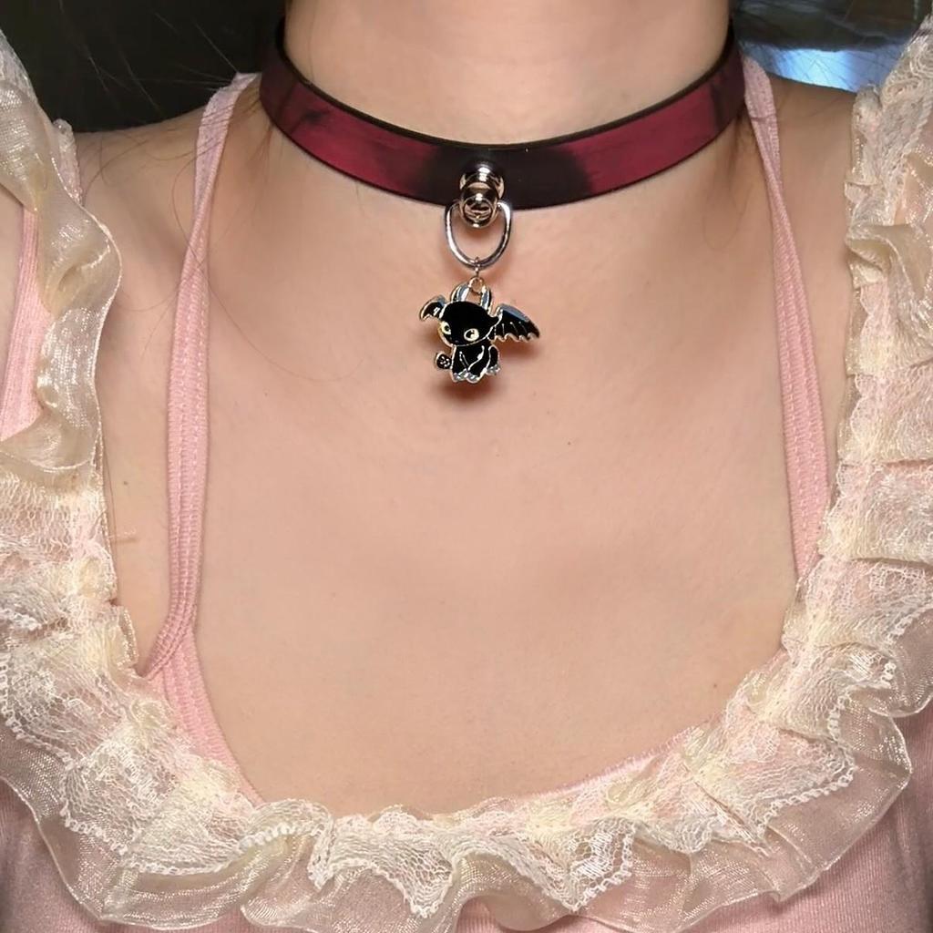 Chique Pittige Meisje Leren Bel Choker Ketting – Uniek Minderheidsontwerp