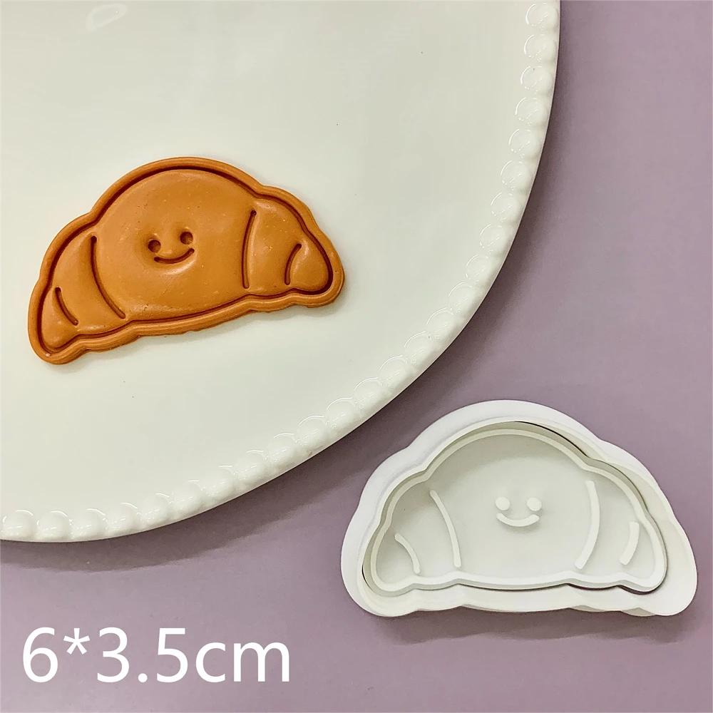 Cute Animal Cookie Embossing Stamp Fish Bear Rabbit Cake Mold Love Heart Shaped Cartoon Biscuit Mold Baking Biscuit Cutters