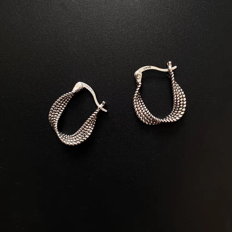 S925 Sterling Silver Twist Earrings - Retro Niche Design, Simple Studs & Personalized Ear Cuffs for Women.