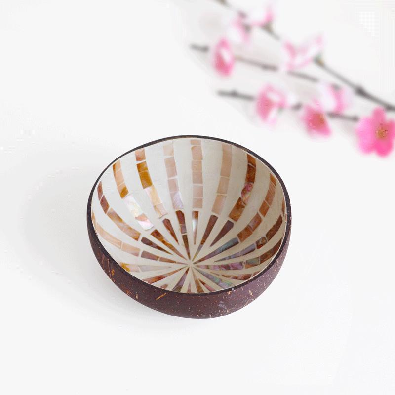 Ručně malovaná miska z kokosové skořápky: Design mušle pro úložný prostor na klíče ve vstupní hale nebo pro servírování salátu