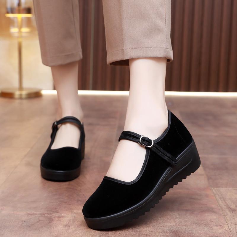 Women's Height-Increasing Non-Slip Work Shoes: Old Beijing Style, Thick-Sole Comfort, Sponge Cake Sole, Ideal for Hotel Staff