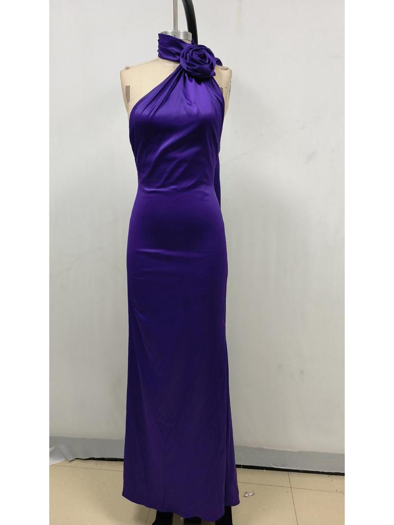 Elegantní večerní šaty s halterneckem a vysokým pasem pro jaro/léto