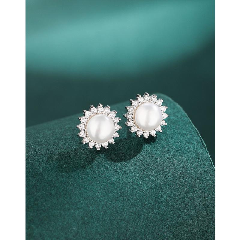 Sunflower Freshwater Pearl Stud Earrings, 925 Sterling Silver, Minimalist Design for Autumn/Winter, High-End Luxury for Women.