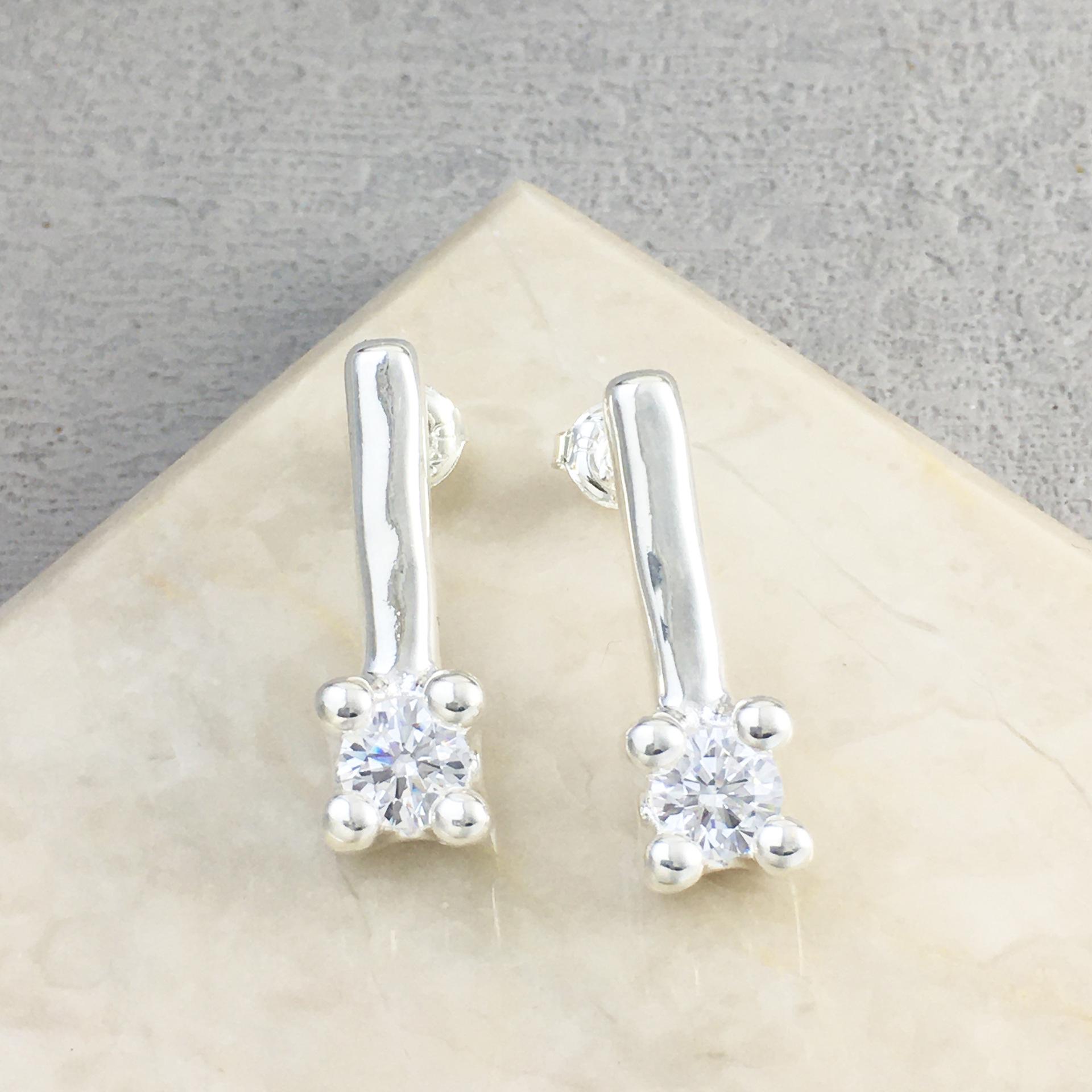 UNOde50 Exquisite Handmade Crystal Earrings: Versatile, Luxurious Gift for Girlfriend