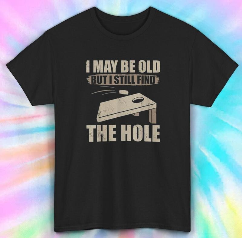 Old but Find the Hole Unisex T-Shirt Cornhole Game Tee | Funny Quote M