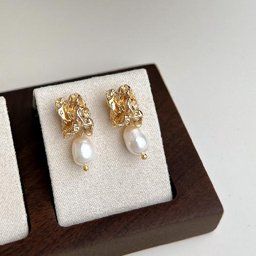 French Light Luxury Baroque Pearl Earrings Personality Fashion Temperament Freshwater Pearl Earrings Retro Earrings High-end Sense
