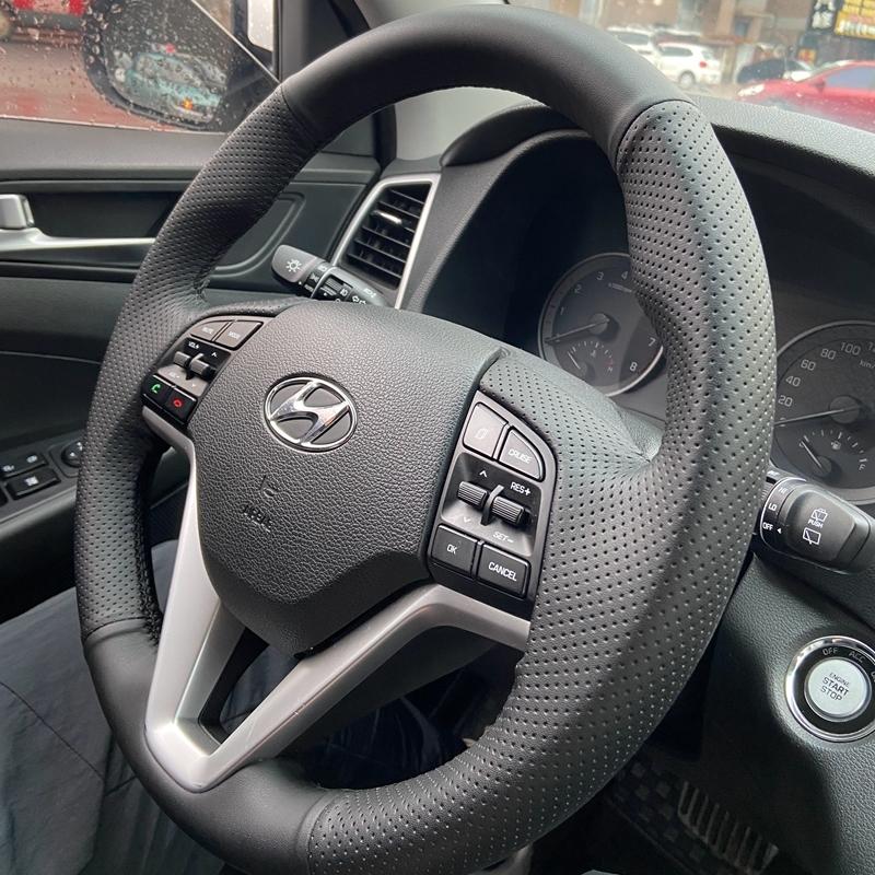 Černé Kožené Potahy Volantu z Mikrovlákna Ručně Šité pro Hyundai Tucson 2015 2016 Autopříslušenství Interiér