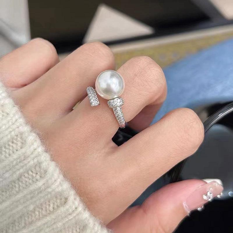 Elegant Diamond Pearl Adjustable Ring for Women - High-End Fashionable Design Adjustable Open