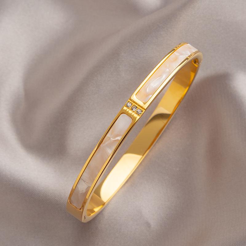 2025 Women's High-End Luxury Bracelet: Titanium Steel, Non-Fading, Mother-of-Pearl, Diamond, Light Niche Design.